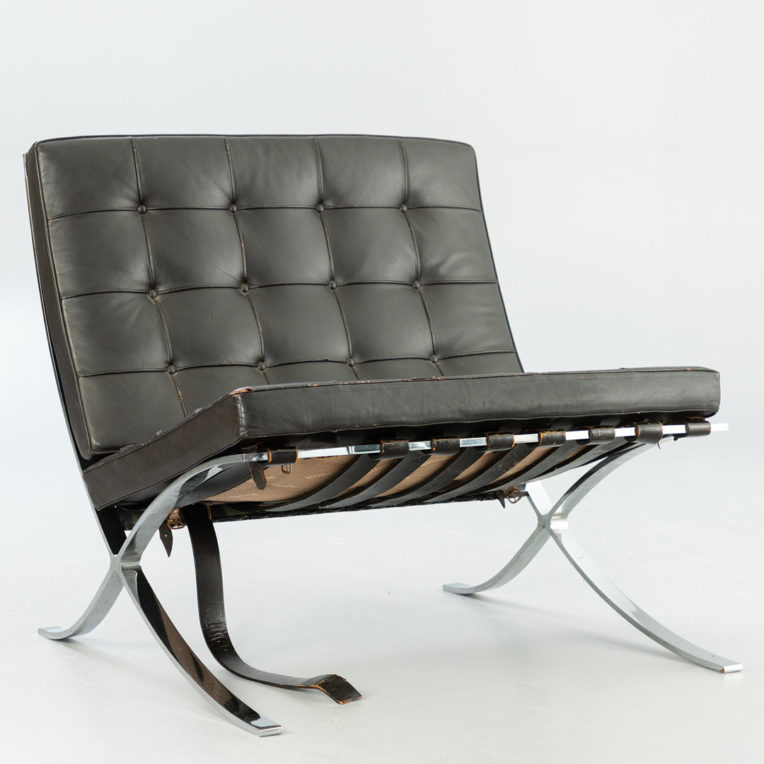 LUDWIG MIES VAN DER ROHE. Barcelona Chair, Knoll International / Knoll.