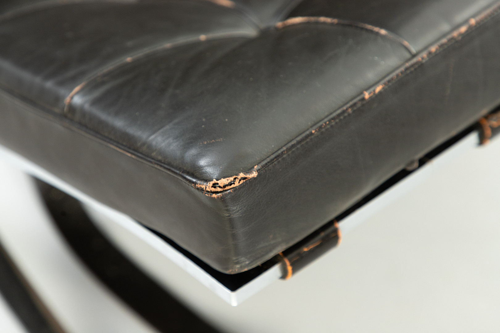 LUDWIG MIES VAN DER ROHE. Barcelona Chair, Knoll International / Knoll.