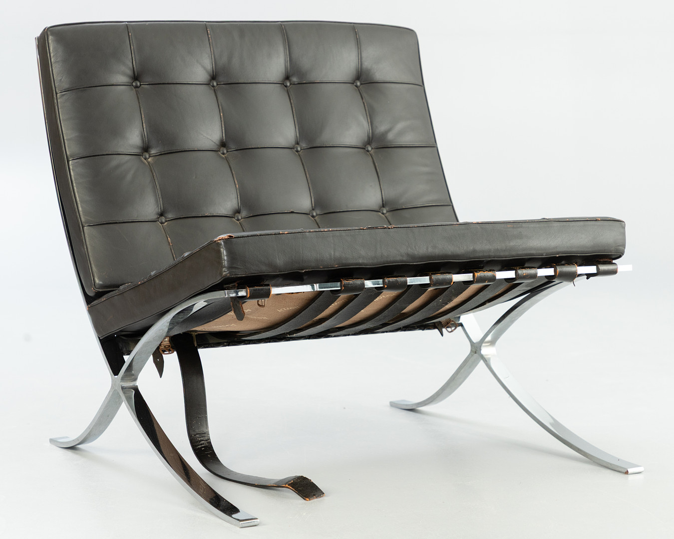 LUDWIG MIES VAN DER ROHE. Barcelona Chair, Knoll International / Knoll.