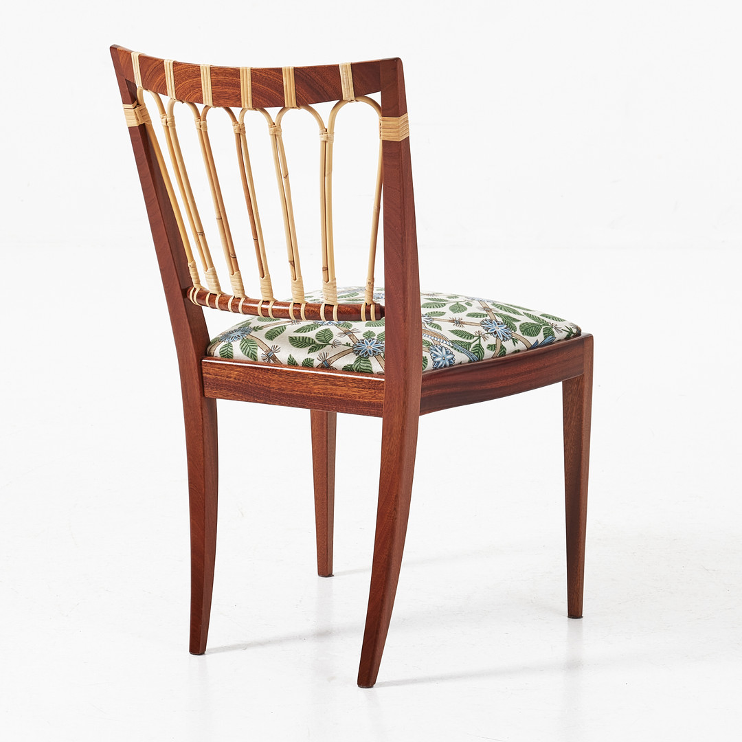 JOSEF FRANK. Stol, Firma Svenskt Tenn, modellnummer 1165, formgiven 1947, mahogny med rygg i rotting, sits klädd i GP & J Bakers textil