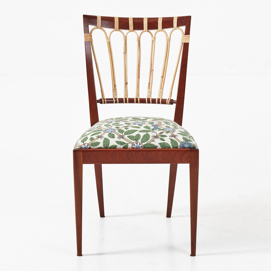 JOSEF FRANK. Stol, Firma Svenskt Tenn, modellnummer 1165, formgiven 1947, mahogny med rygg i rotting, sits klädd i GP & J Bakers textil
