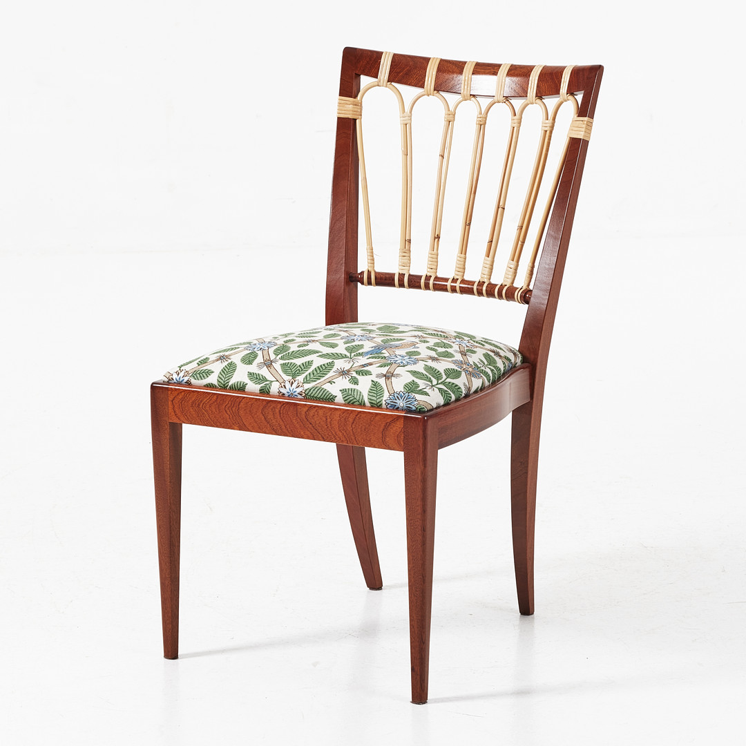 JOSEF FRANK. Stol, Firma Svenskt Tenn, modellnummer 1165, formgiven 1947, mahogny med rygg i rotting, sits klädd i GP & J Bakers textil