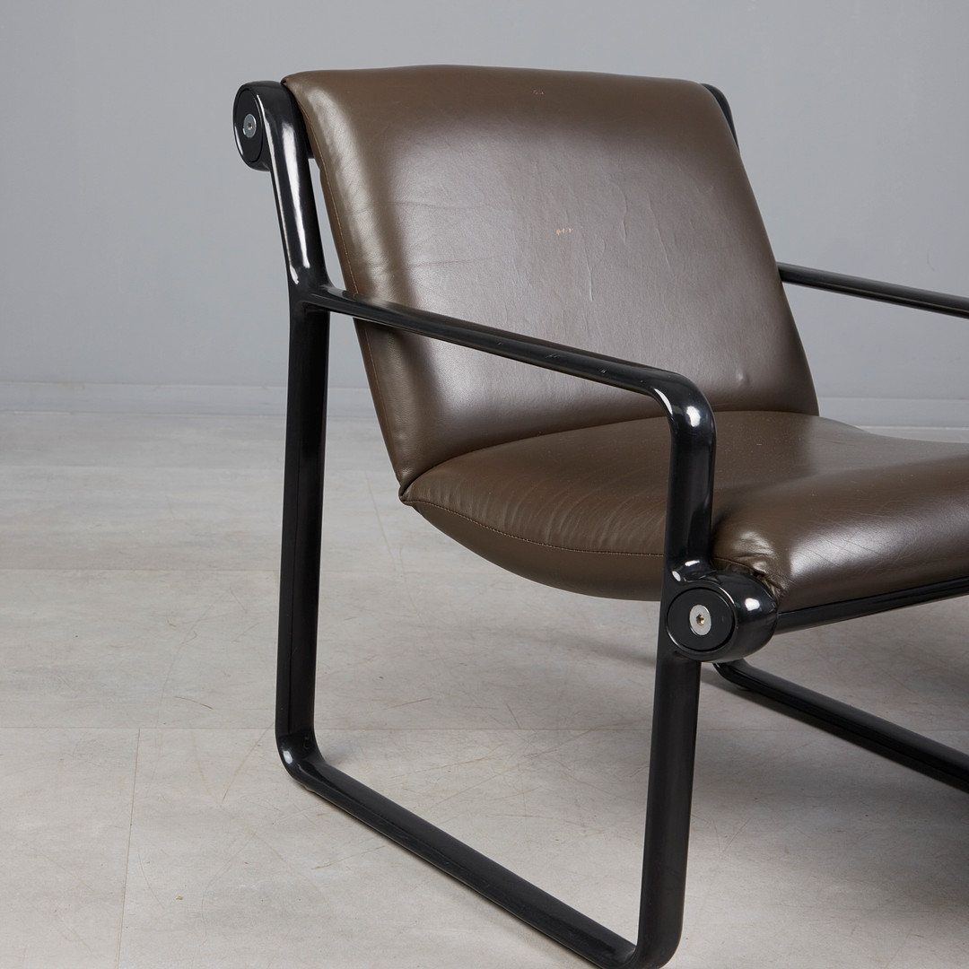 BRUCE HANNAH & ANDREW MORRISON. für Knoll, zwei Armlehnsessel / Lounge Chairs, Stahl, Leder, 1970er Jahre, USA (2).