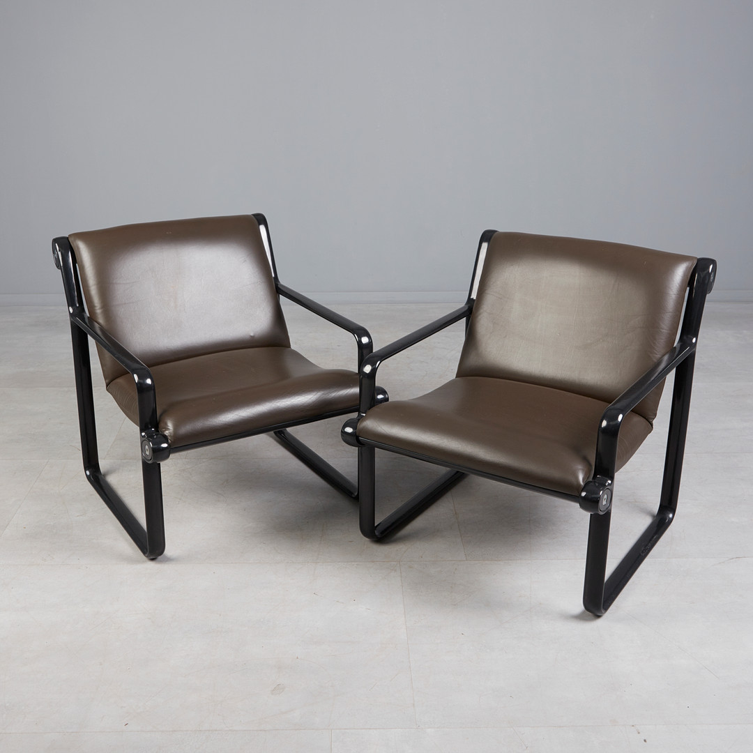 BRUCE HANNAH & ANDREW MORRISON. für Knoll, zwei Armlehnsessel / Lounge Chairs, Stahl, Leder, 1970er Jahre, USA (2).