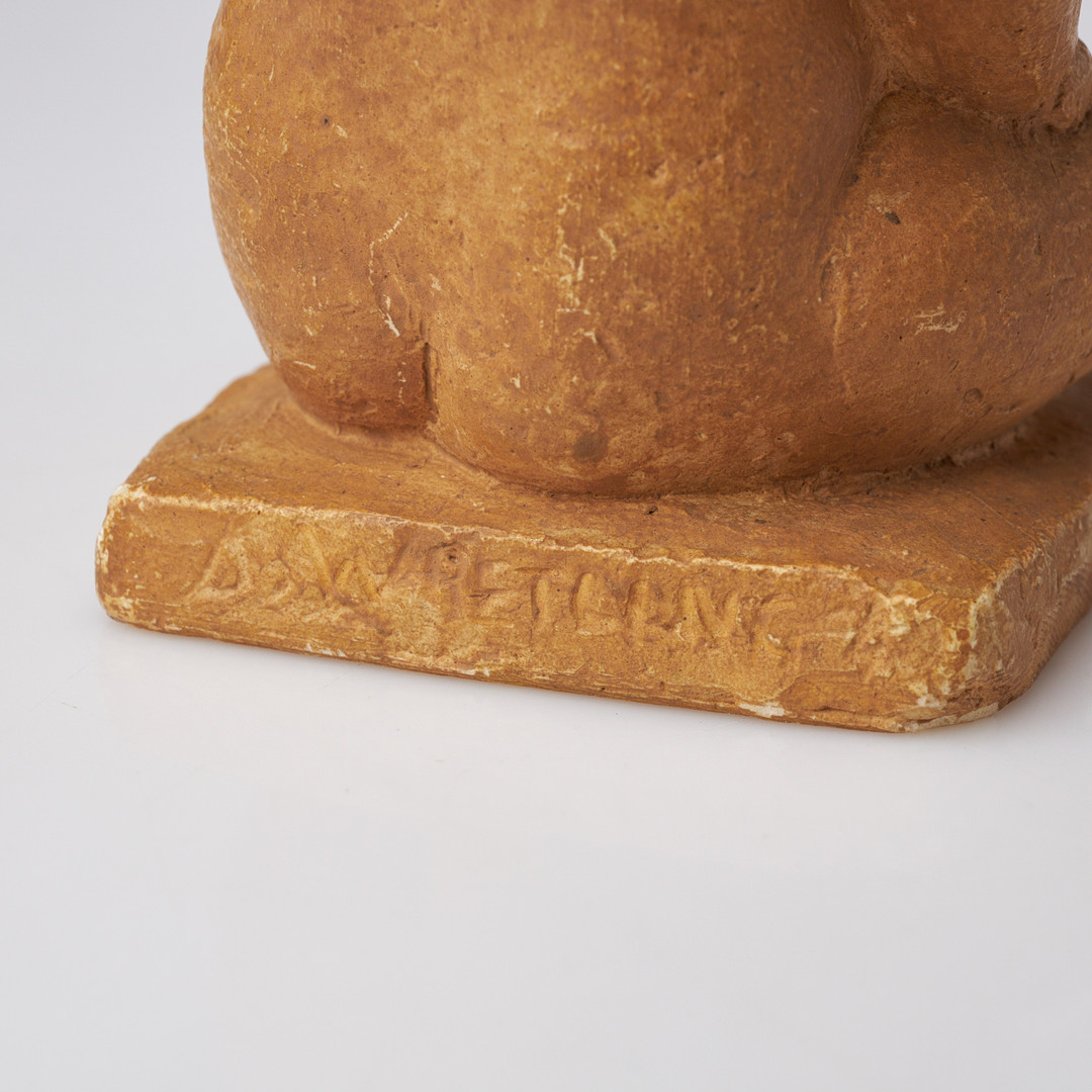 DAVID WRETLING. Skulptur, sittande gosse, målat gips.