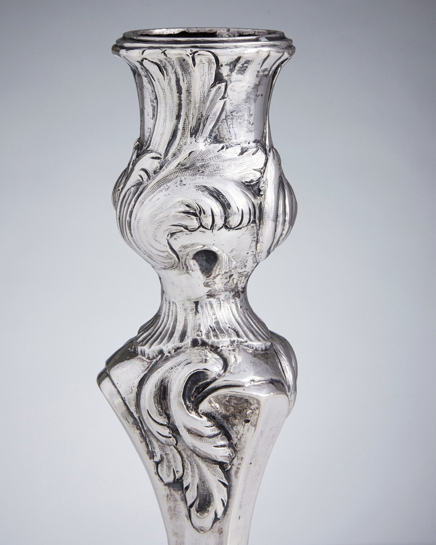 LJUSSTAKAR, ett par, silver, ostämplade, Sverige 1760-tal. Rokoko.