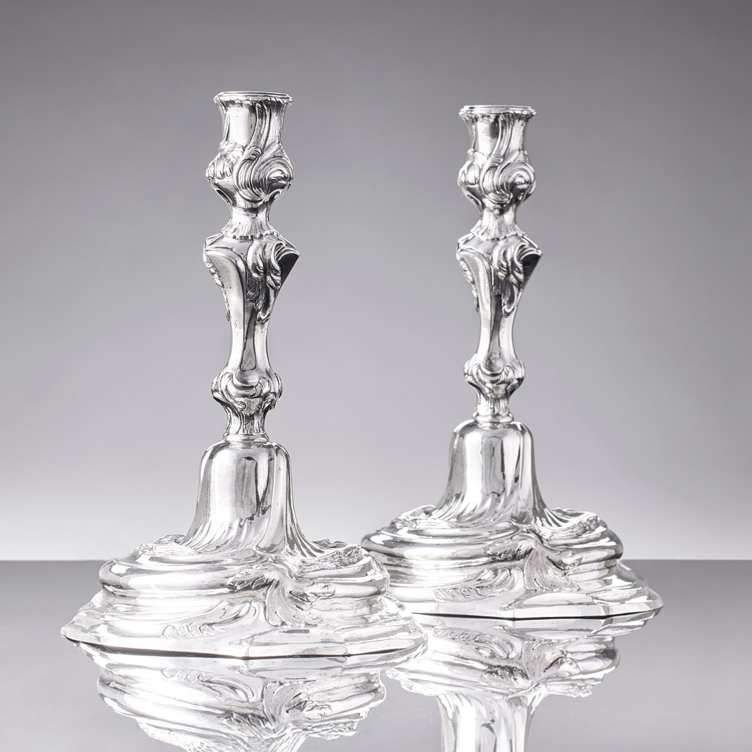 LJUSSTAKAR, ett par, silver, ostämplade, Sverige 1760-tal. Rokoko.