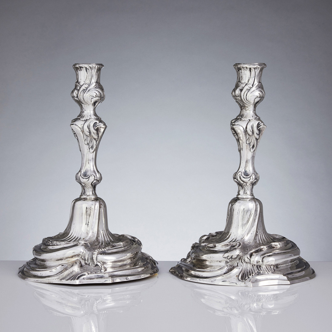 LJUSSTAKAR, ett par, silver, ostämplade, Sverige 1760-tal. Rokoko.