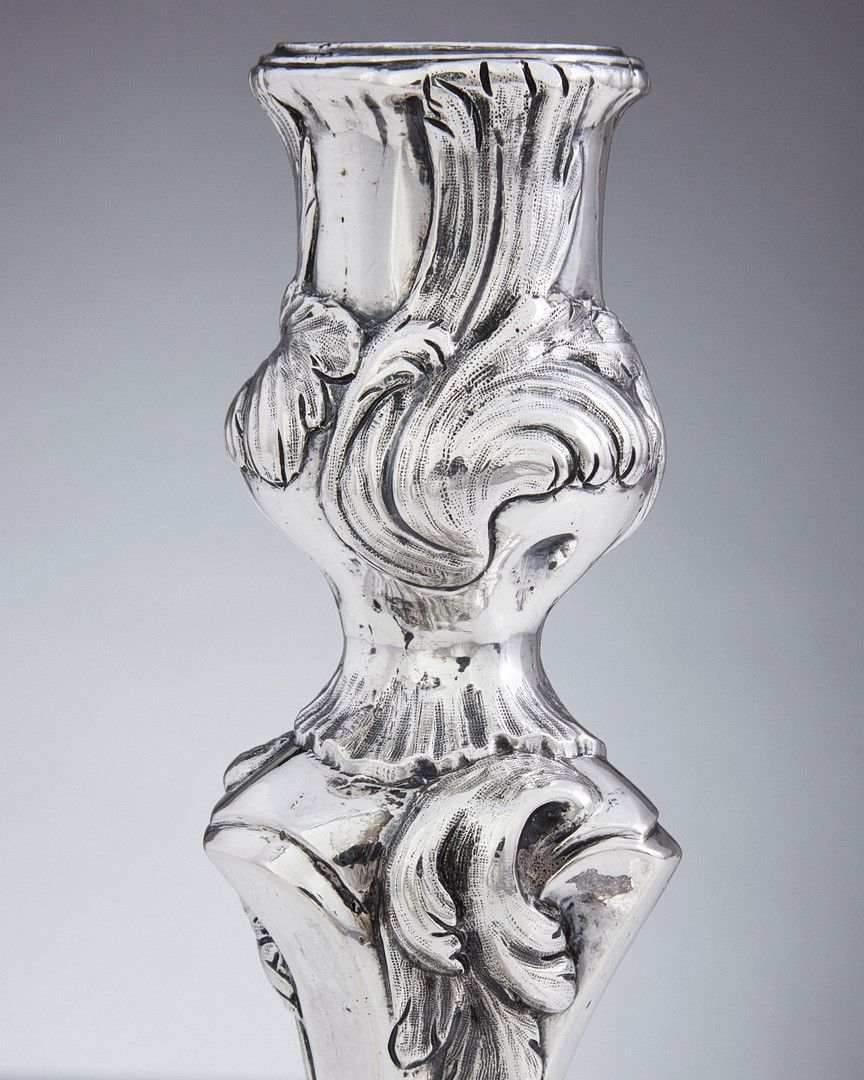 LJUSSTAKAR, ett par, silver, ostämplade, Sverige 1760-tal. Rokoko.