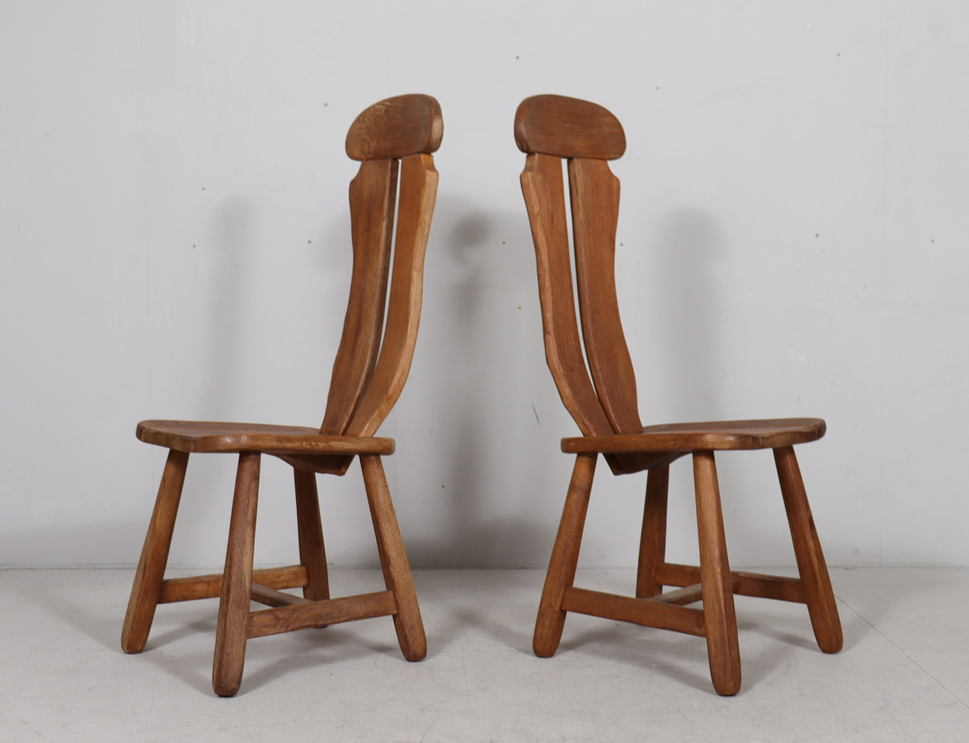 DE PUYDT. 6er Set brutalistische Stühle / Esszimmerstühle, Eiche, Belgien, 1970er Jahre.