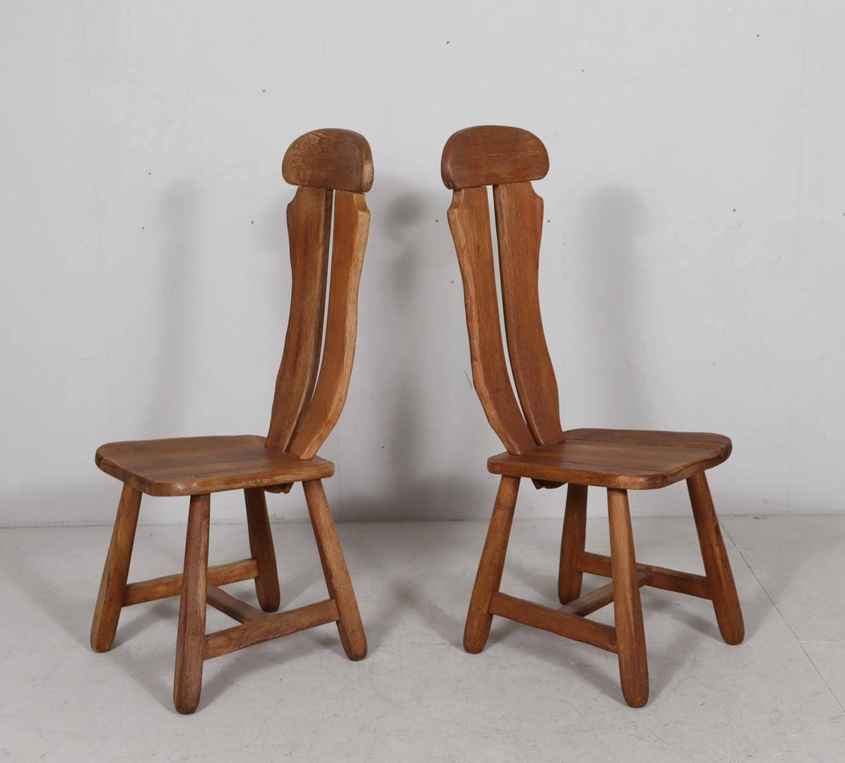 DE PUYDT. 6er Set brutalistische Stühle / Esszimmerstühle, Eiche, Belgien, 1970er Jahre.