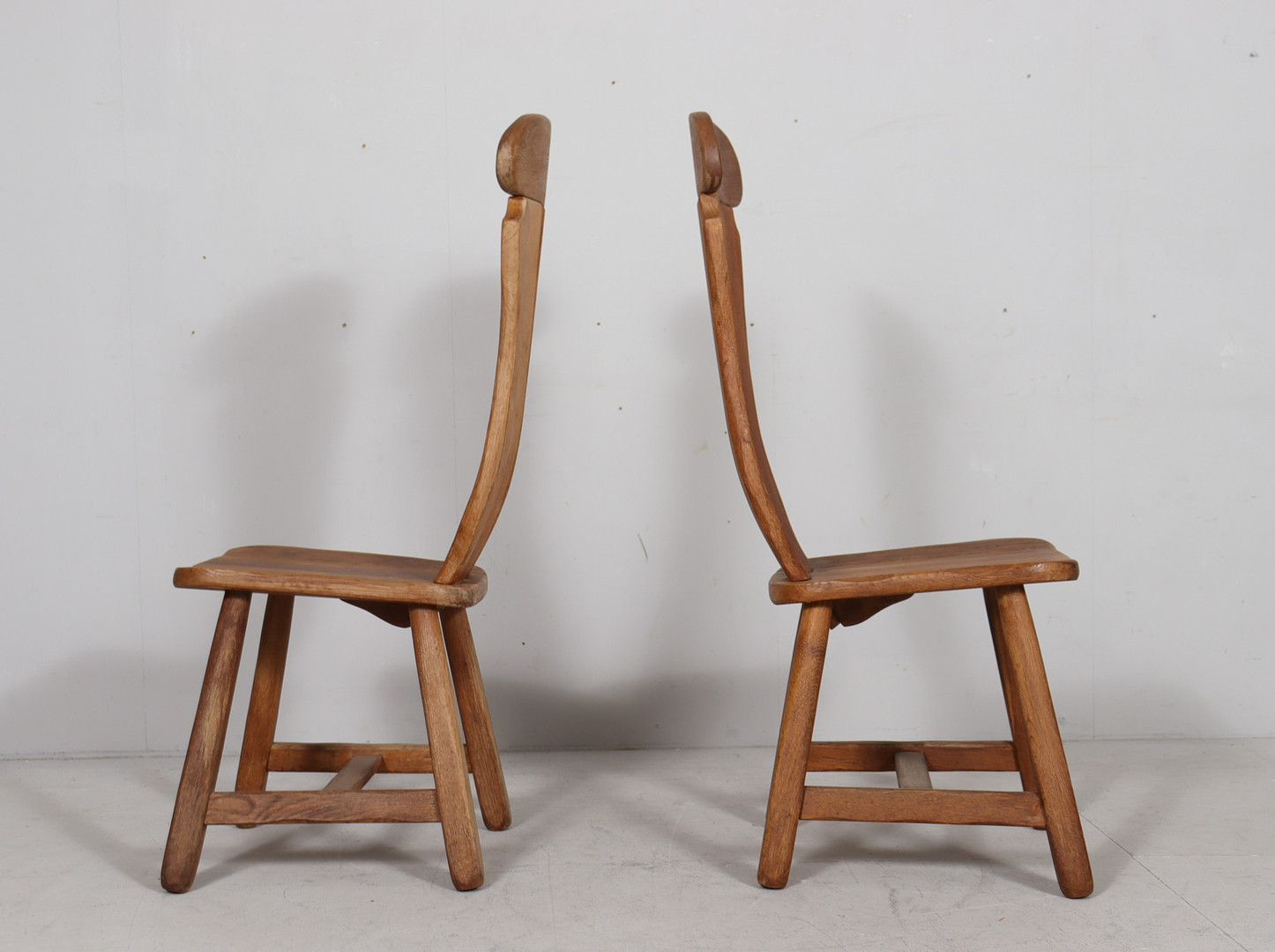 DE PUYDT. 6er Set brutalistische Stühle / Esszimmerstühle, Eiche, Belgien, 1970er Jahre.