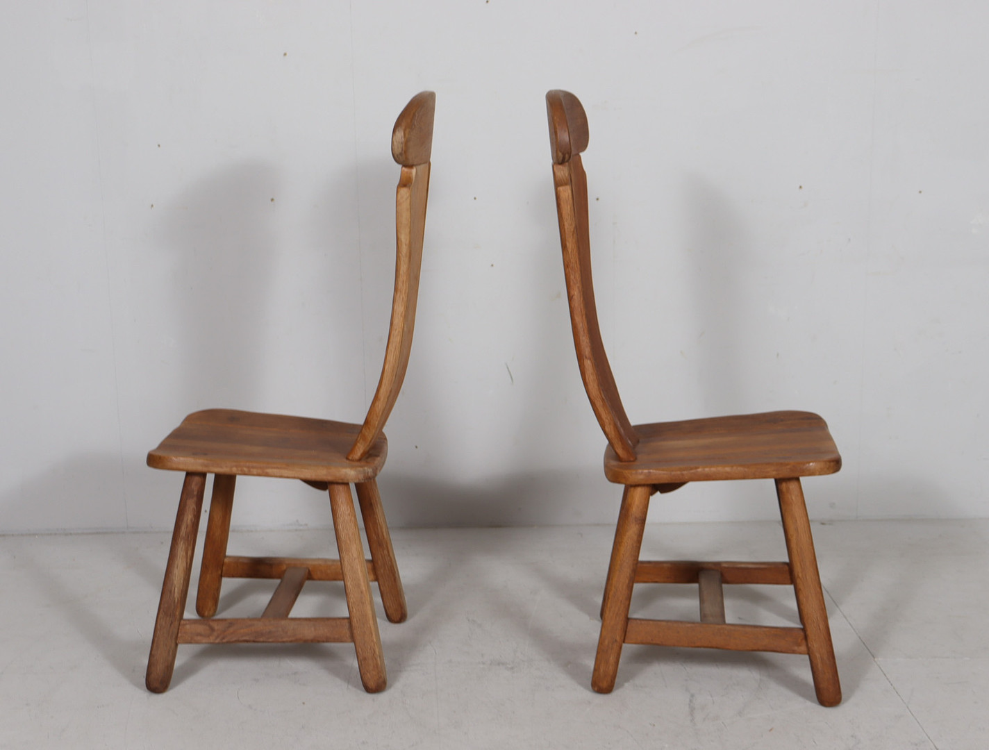 DE PUYDT. 6er Set brutalistische Stühle / Esszimmerstühle, Eiche, Belgien, 1970er Jahre.