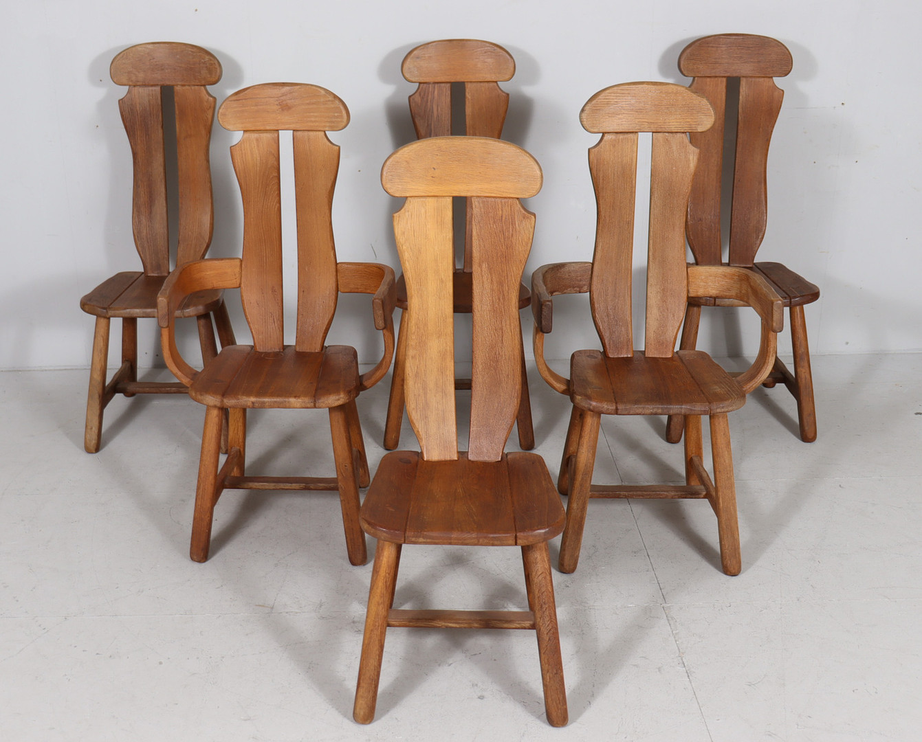 DE PUYDT. 6er Set brutalistische Stühle / Esszimmerstühle, Eiche, Belgien, 1970er Jahre.