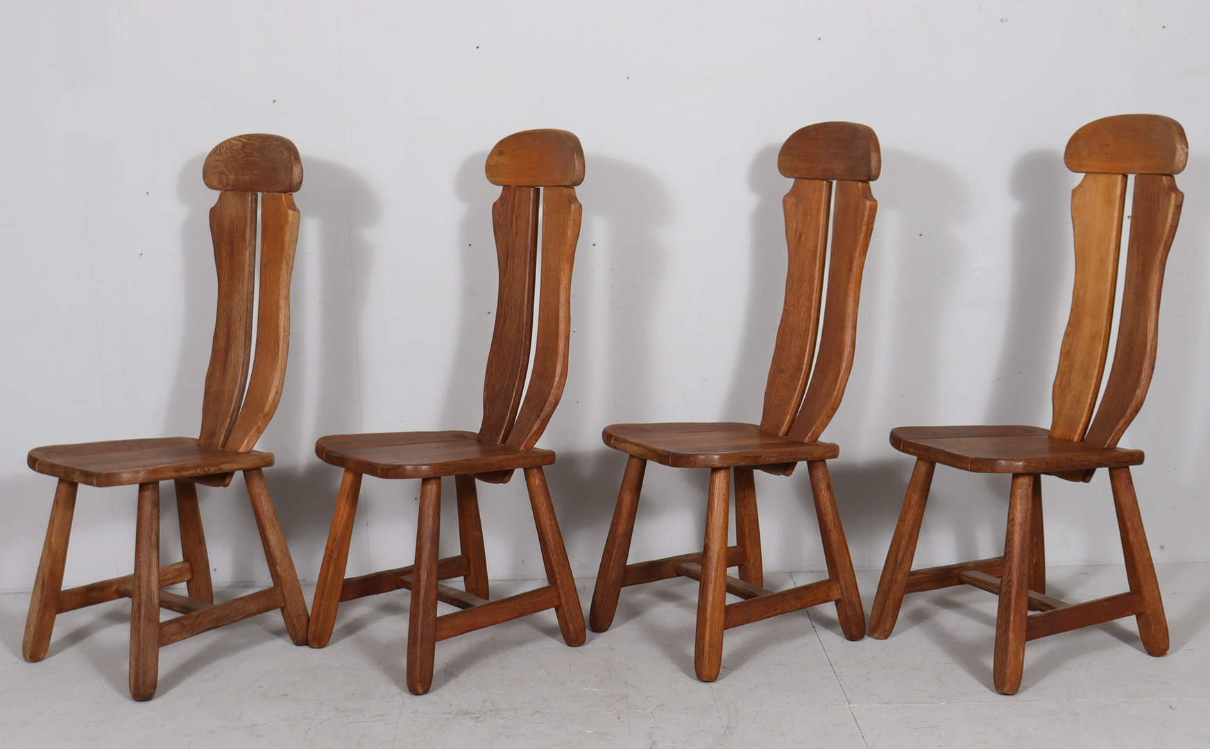 DE PUYDT. 6er Set brutalistische Stühle / Esszimmerstühle, Eiche, Belgien, 1970er Jahre.