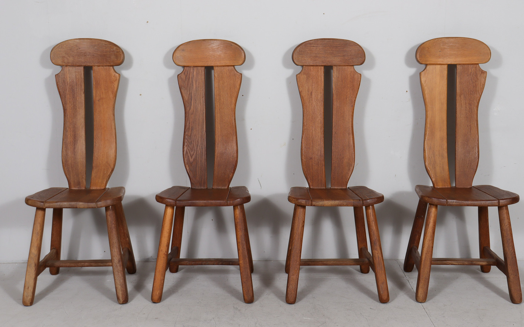 DE PUYDT. 6er Set brutalistische Stühle / Esszimmerstühle, Eiche, Belgien, 1970er Jahre.