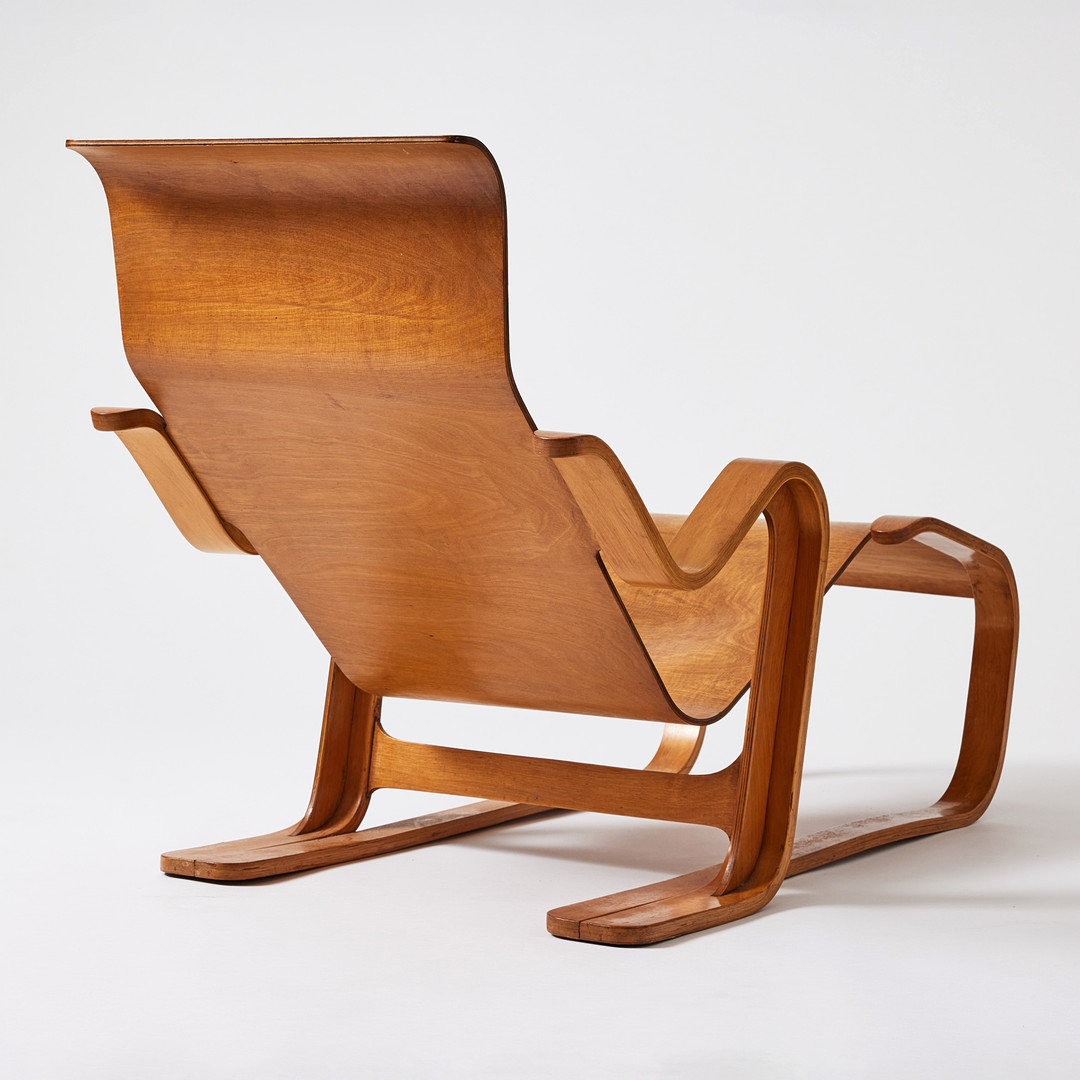 MARCEL BREUER. “Isokon Long Chair”, lounge chair, Isokon Furniture Co., England 1930s, designed 1936, laminated birch plywood.