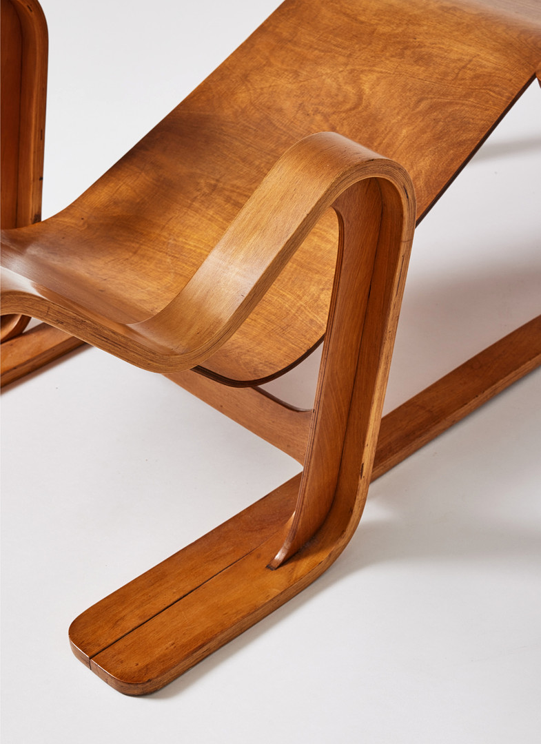 MARCEL BREUER. “Isokon Long Chair”, lounge chair, Isokon Furniture Co., England 1930s, designed 1936, laminated birch plywood.