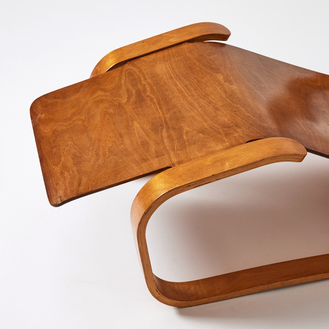 MARCEL BREUER. “Isokon Long Chair”, lounge chair, Isokon Furniture Co., England 1930s, designed 1936, laminated birch plywood.