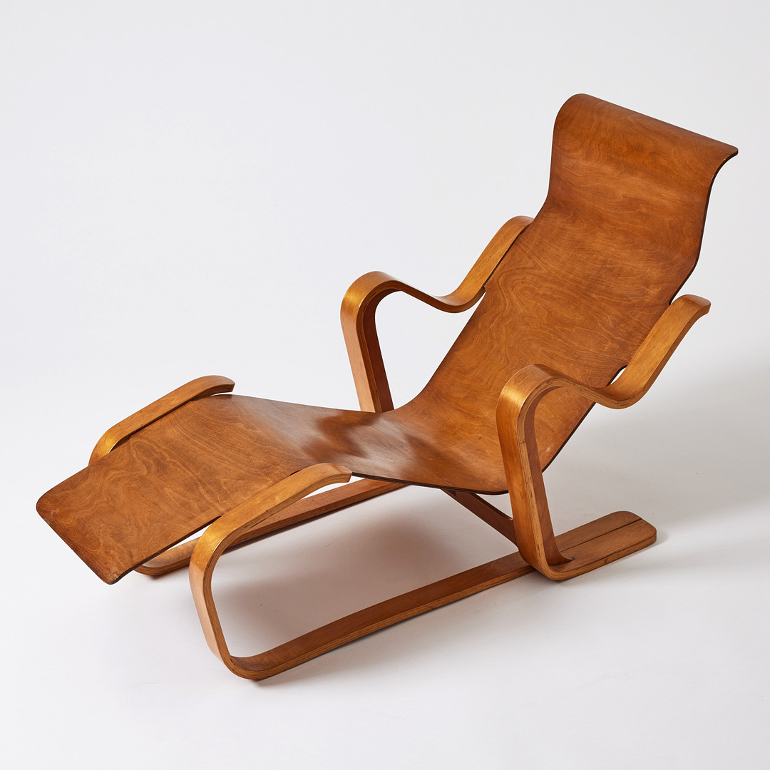 MARCEL BREUER. “Isokon Long Chair”, lounge chair, Isokon Furniture Co., England 1930s, designed 1936, laminated birch plywood.