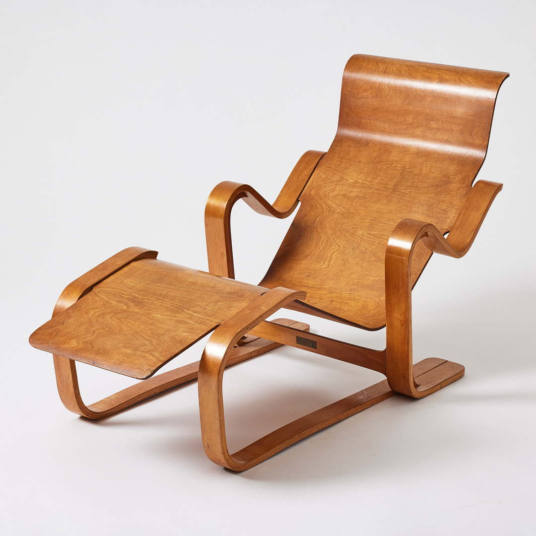 MARCEL BREUER. “Isokon Long Chair”, lounge chair, Isokon Furniture Co., England 1930s, designed 1936, laminated birch plywood.