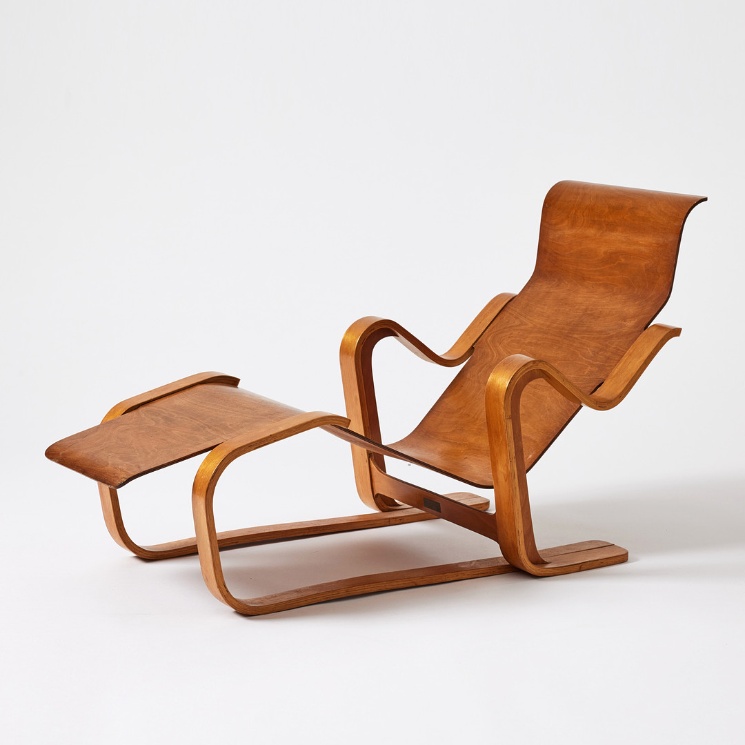 MARCEL BREUER. “Isokon Long Chair”, lounge chair, Isokon Furniture Co., England 1930s, designed 1936, laminated birch plywood.