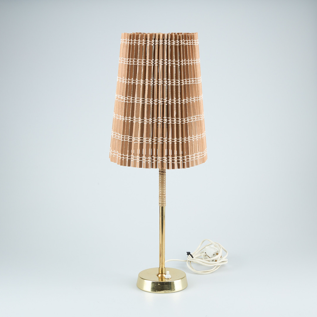 BORDSLAMPA, Presenta Finland 1900-talets andrahälft.