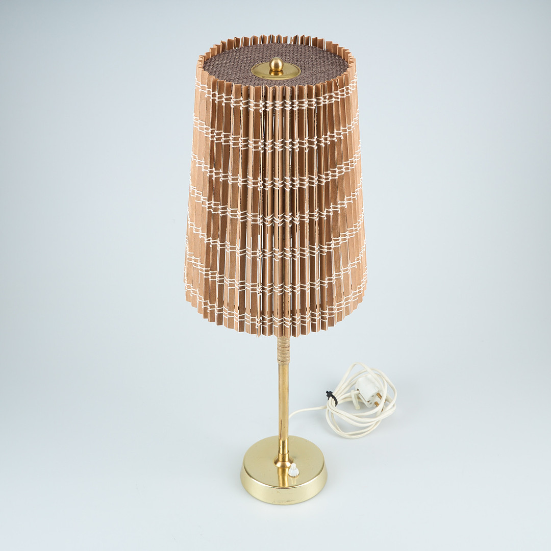 BORDSLAMPA, Presenta Finland 1900-talets andrahälft.