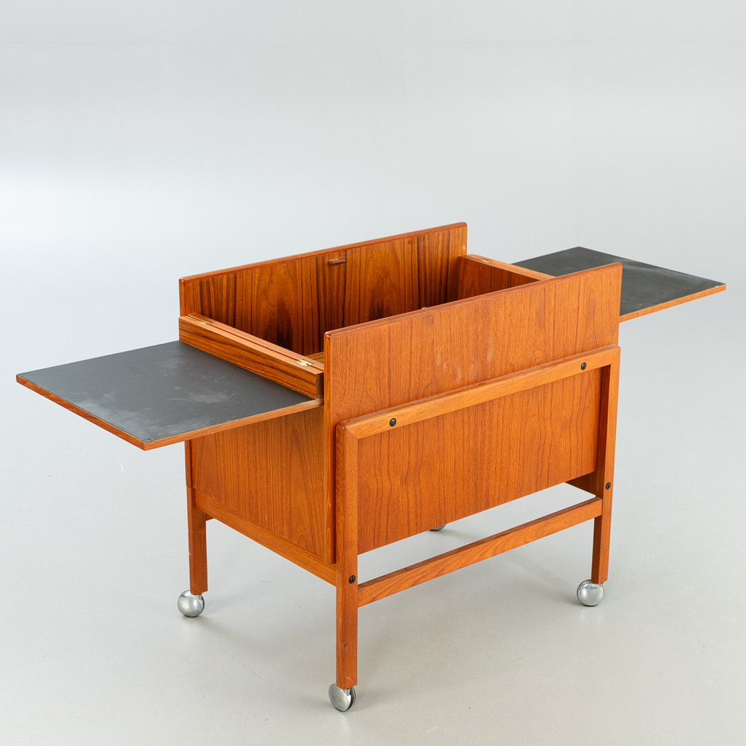 Andreas Hansen für Arrebo Møbler. Teak Barwagen, aufklappbar. Dänemark, 1960er Jahre.