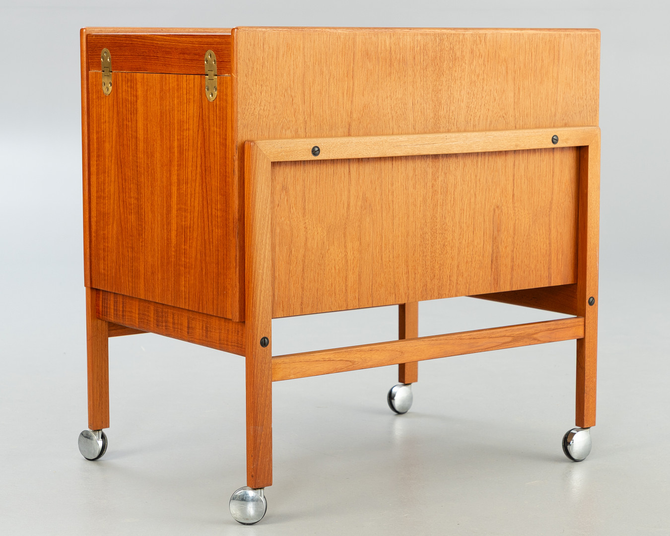 Andreas Hansen für Arrebo Møbler. Teak Barwagen, aufklappbar. Dänemark, 1960er Jahre.