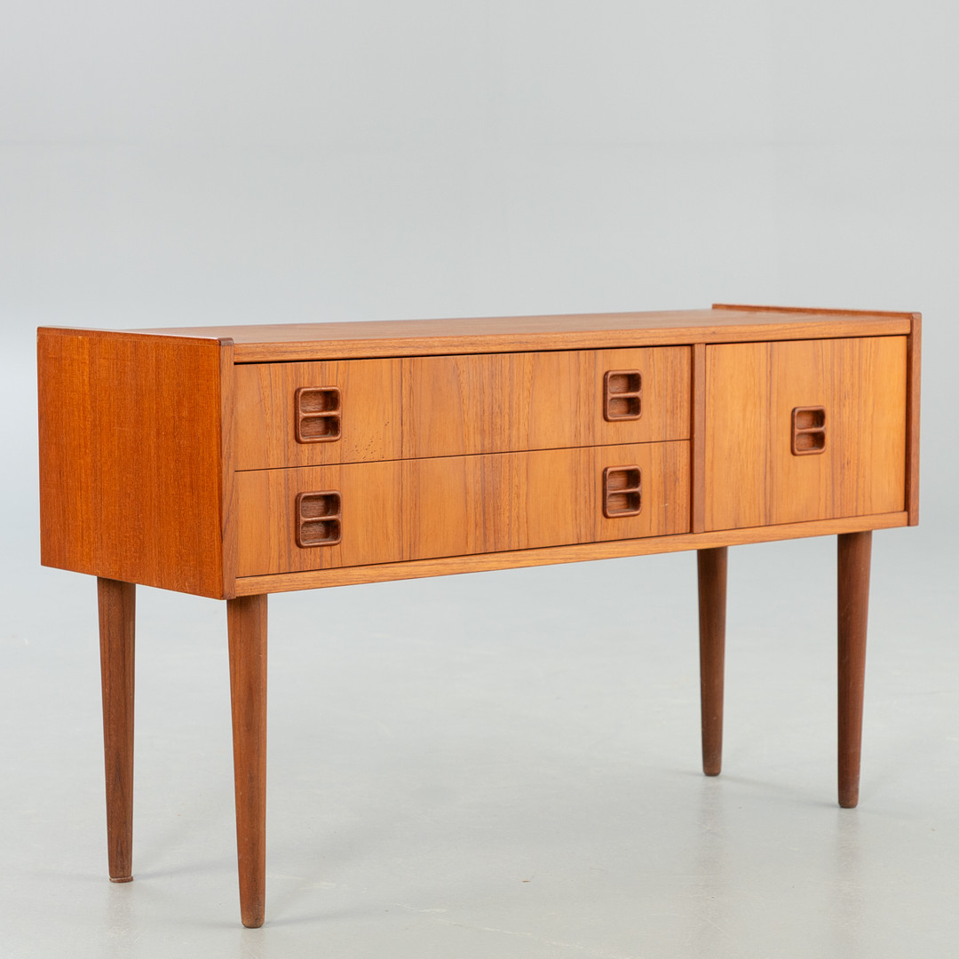 Kleine Teakholz Kommode, 1960er Jahre.