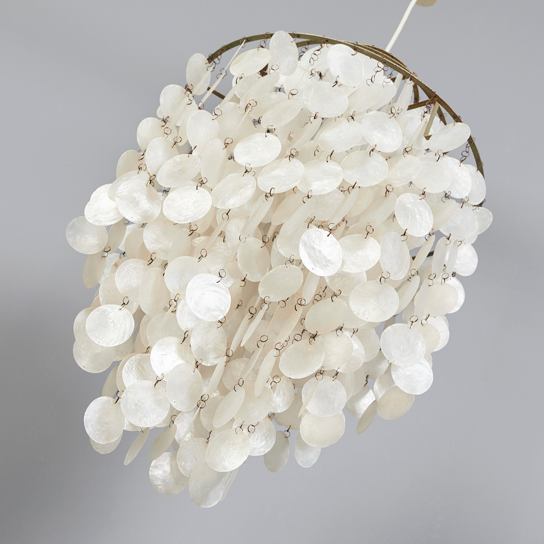 VERNER PANTON. für Lüber, Pendeleuchte / Deckenlampe, 'Fun 1 DM', Capiz-Muscheln, Metall, Entwurf 1964, Schweiz.