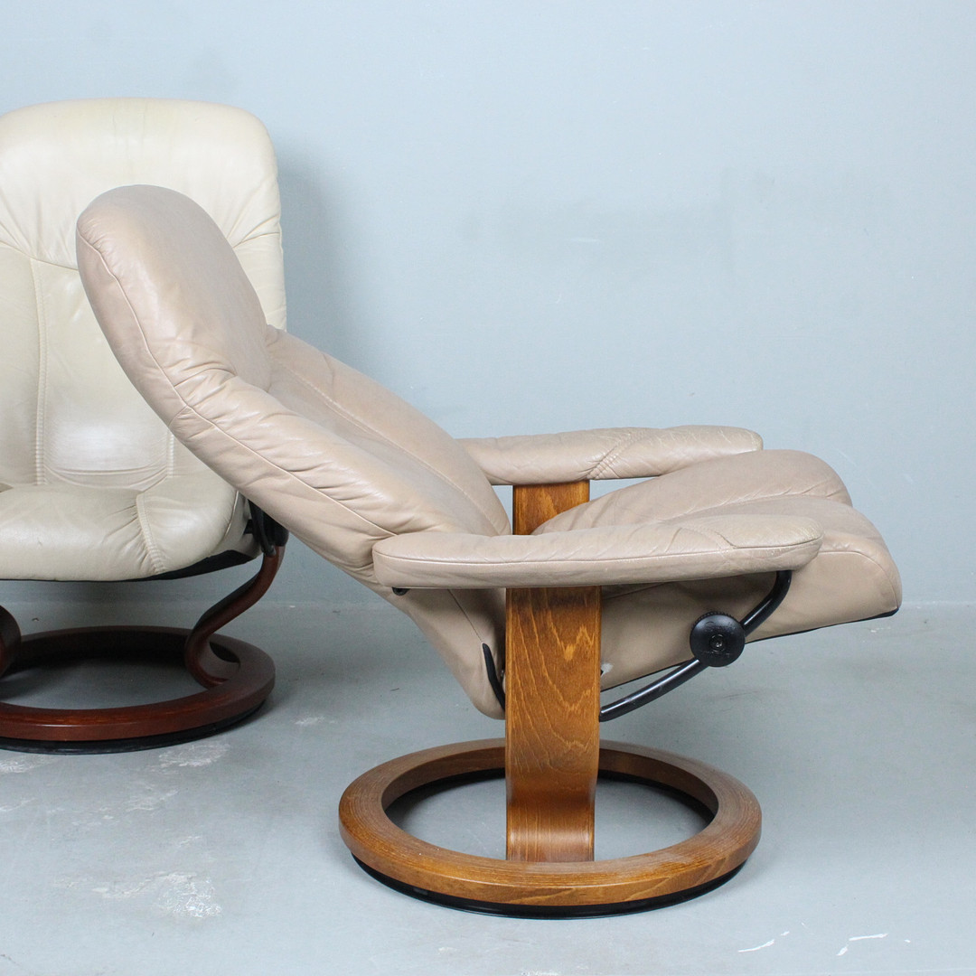 Stressless / Ekornes. Zwei Sessel, Leder, Norwegen.