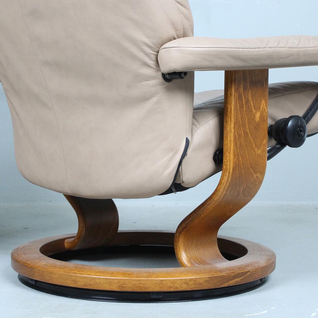 Stressless / Ekornes. Zwei Sessel, Leder, Norwegen.
