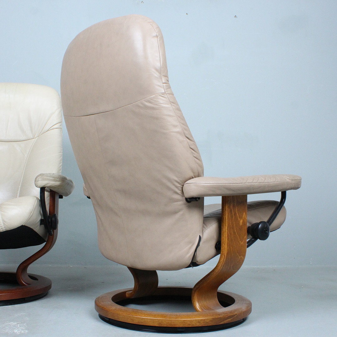 Stressless / Ekornes. Zwei Sessel, Leder, Norwegen.