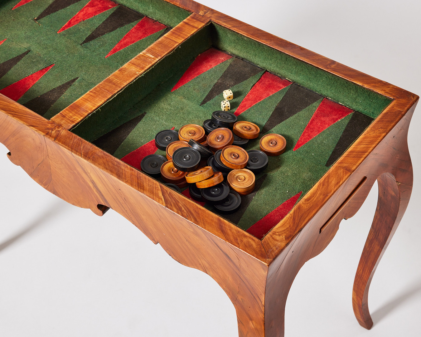 SPELBORD, rokoko, Mälardalen 1700-talets andra hälft, Jacob Sjölins art, fanerat i alrot och alm.