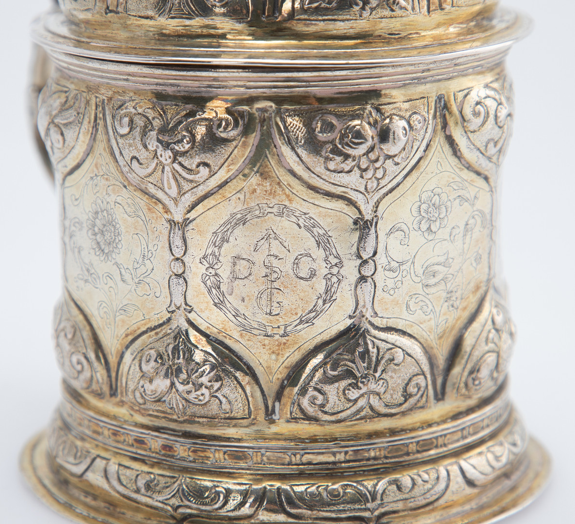Vermeil Humpen Silber, vergoldet mit einer Münze- 1 Taler-Gedenkmünze, 1630, Sachsen Georg I, um 1630- Posen, 18. Jh.