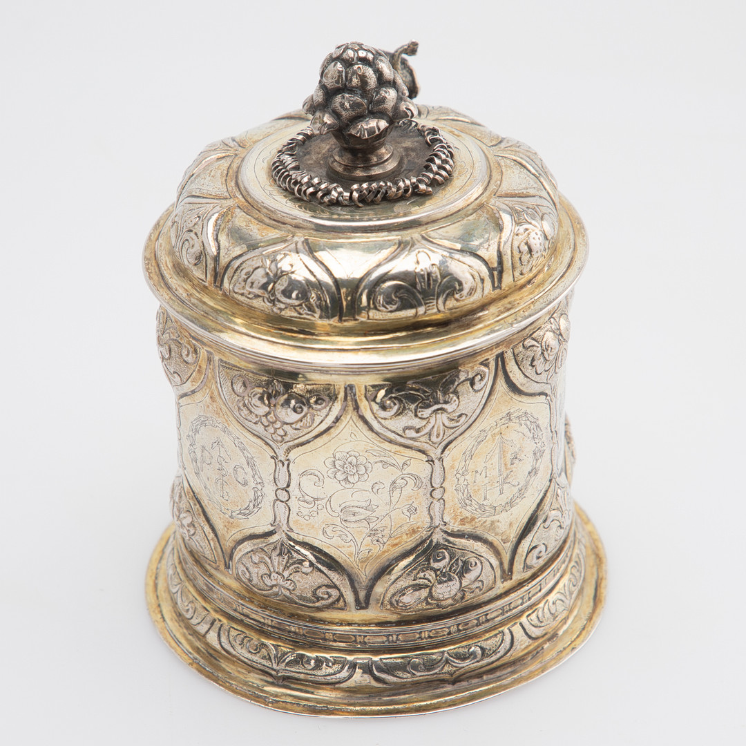 Vermeil Humpen Silber, vergoldet mit einer Münze- 1 Taler-Gedenkmünze, 1630, Sachsen Georg I, um 1630- Posen, 18. Jh.