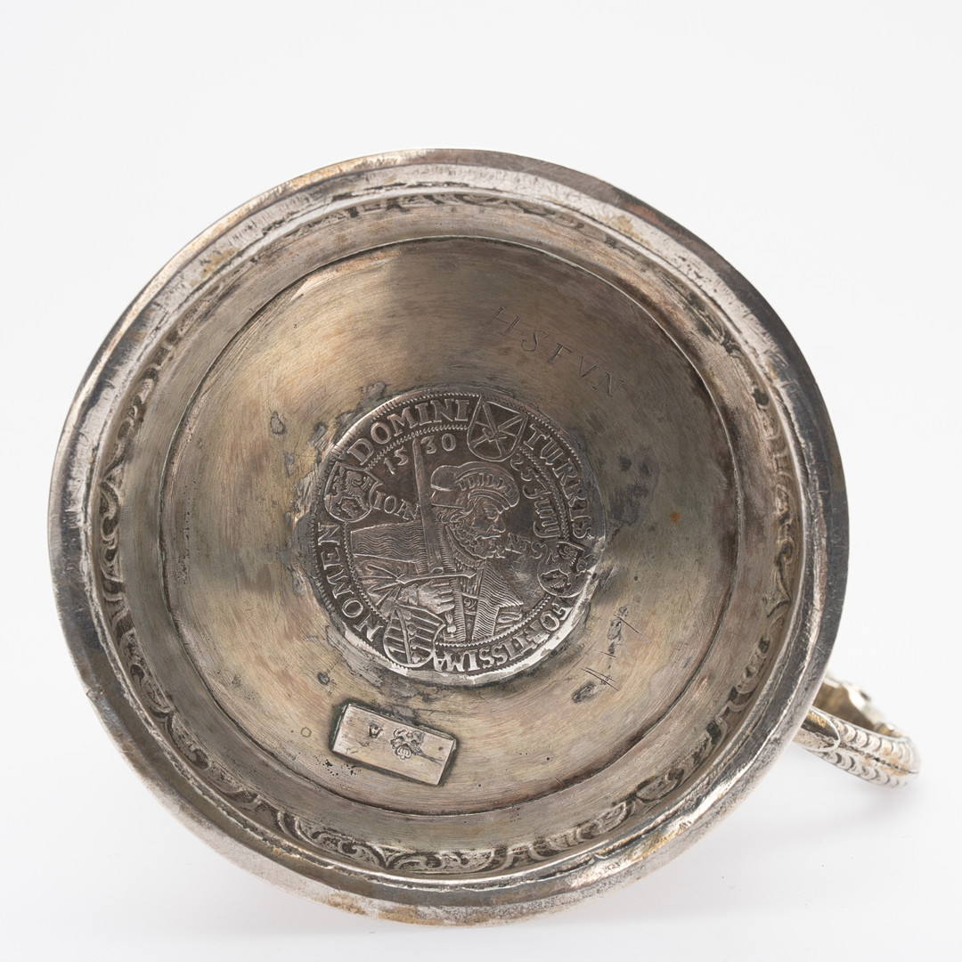 Vermeil Humpen Silber, vergoldet mit einer Münze- 1 Taler-Gedenkmünze, 1630, Sachsen Georg I, um 1630- Posen, 18. Jh.
