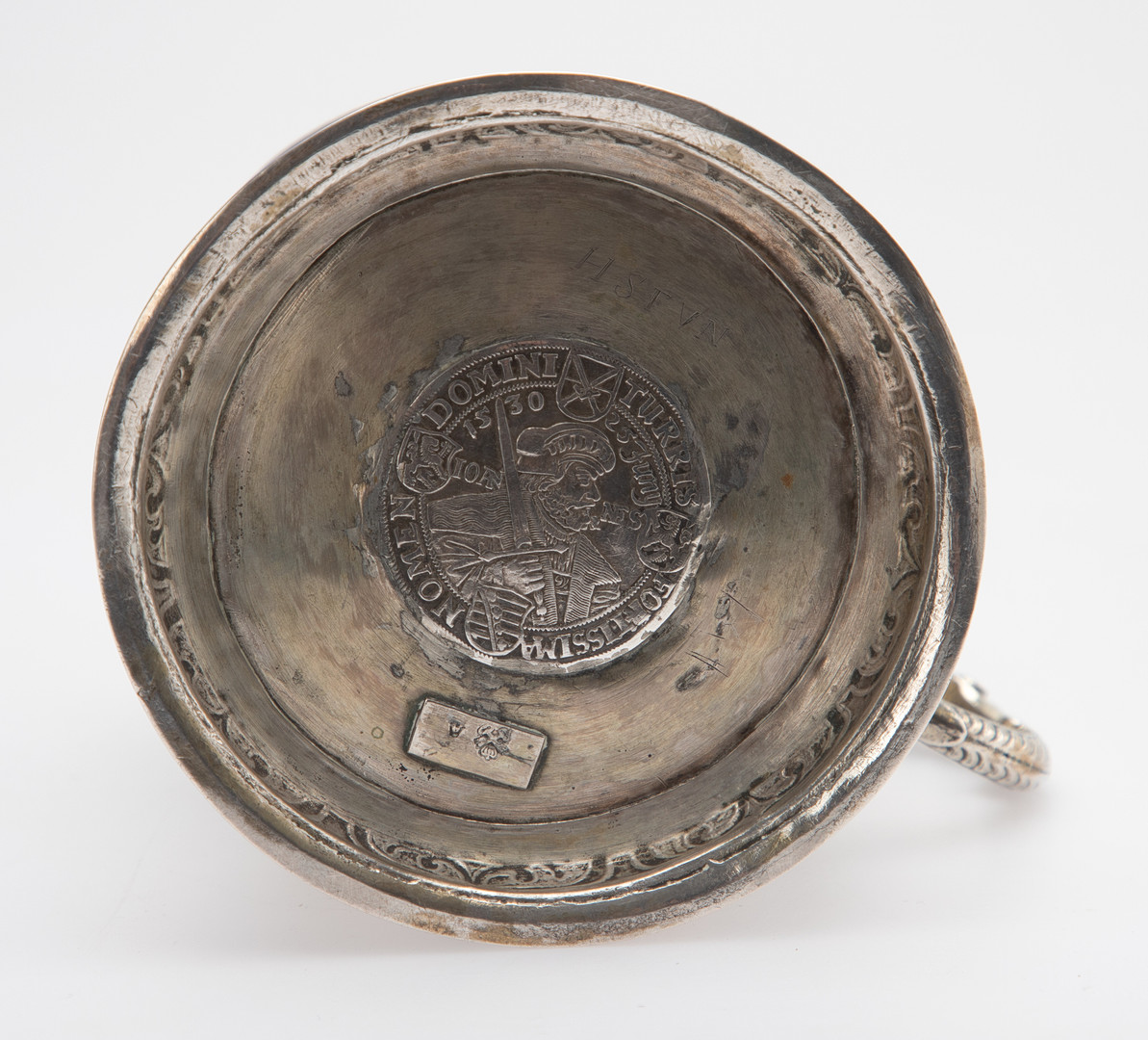 Vermeil Humpen Silber, vergoldet mit einer Münze- 1 Taler-Gedenkmünze, 1630, Sachsen Georg I, um 1630- Posen, 18. Jh.