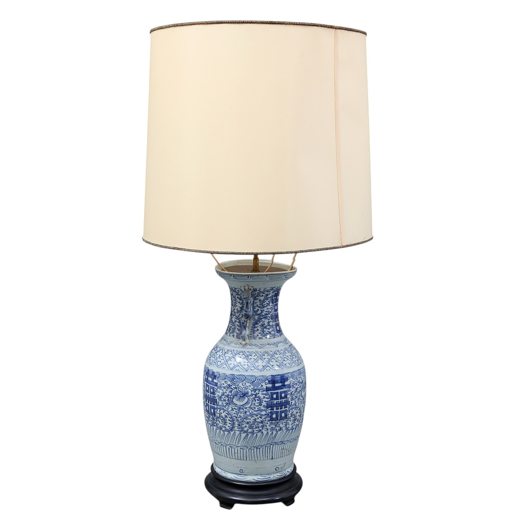 Chinese vase in blue and white porcelain, 20th Century.