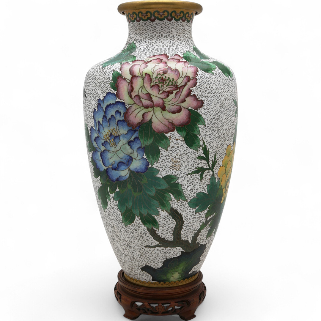 Chinese vase in “cloisonné” enamelled brass, third quarter of the 20th Century.