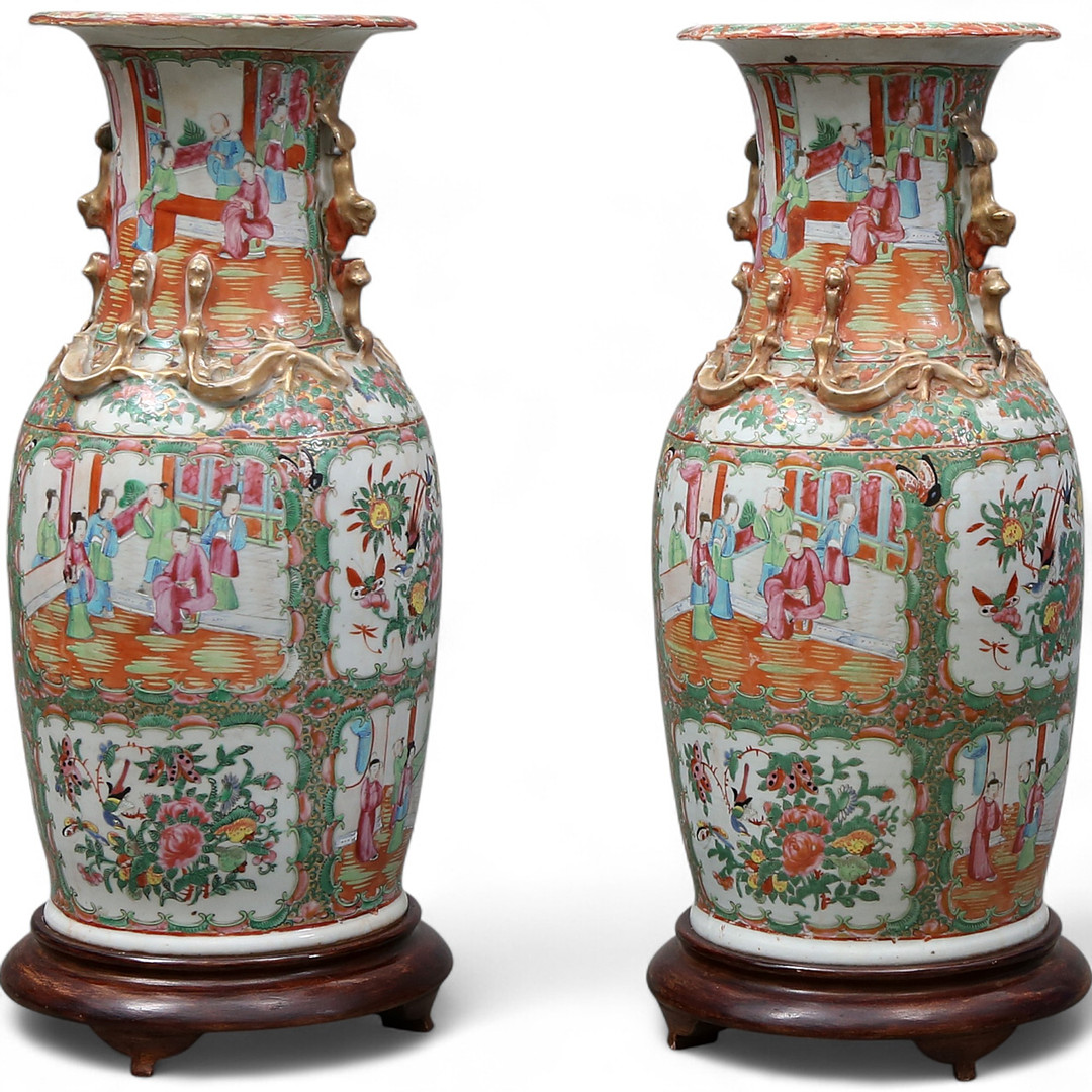 Pair of Chinese “rose family” porcelain vasse from Canton, late 19th Century.