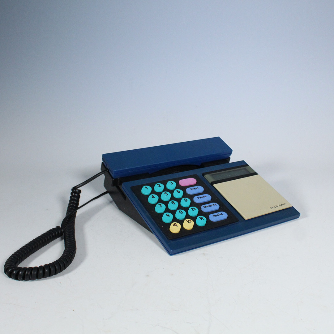 BANG & OLUFSEN. Design: Lone und Gideon Lindinger-Loewy, Telefon, Modell 'Beocom 2000', Entwurf von 1986.