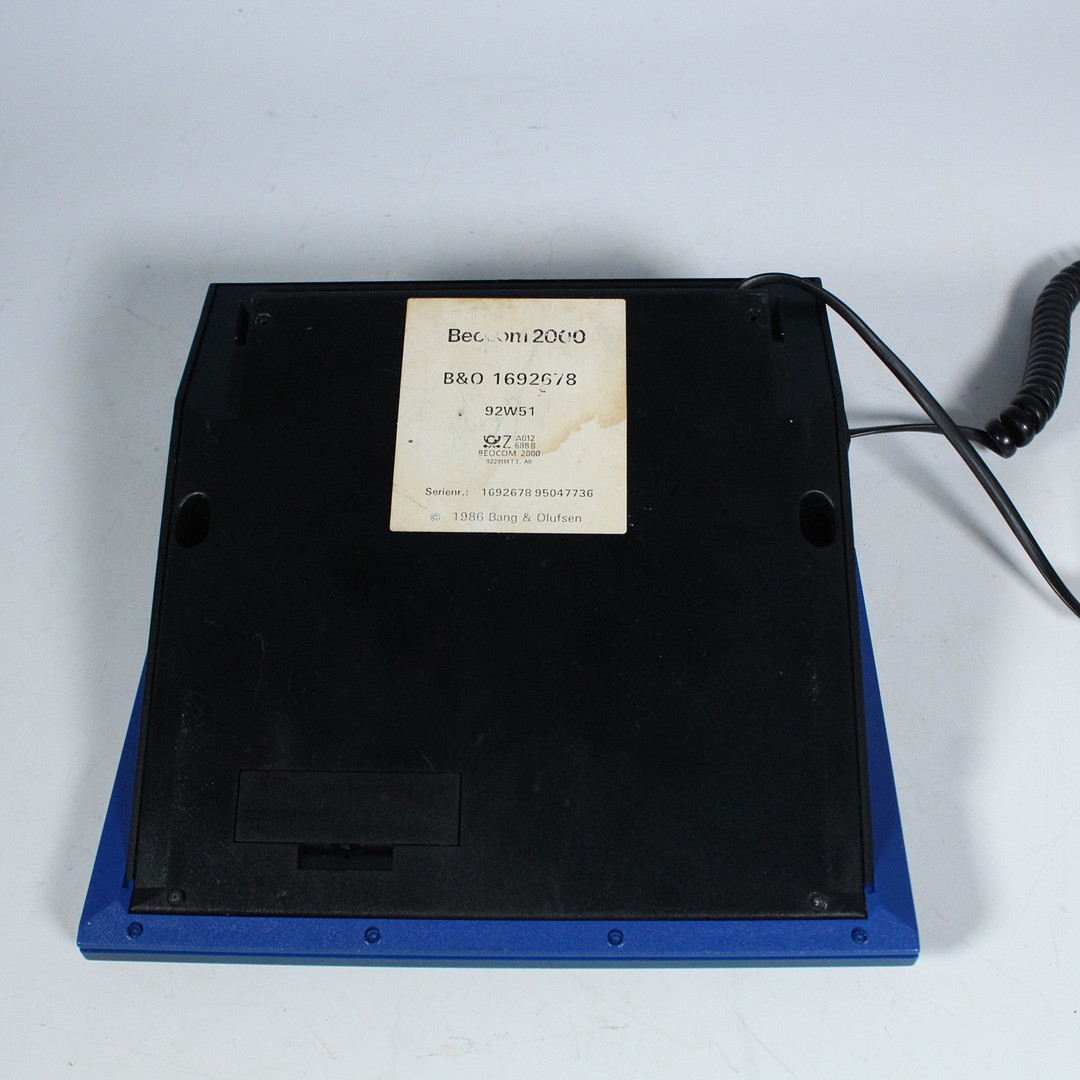 BANG & OLUFSEN. Design: Lone und Gideon Lindinger-Loewy, Telefon, Modell 'Beocom 2000', Entwurf von 1986.