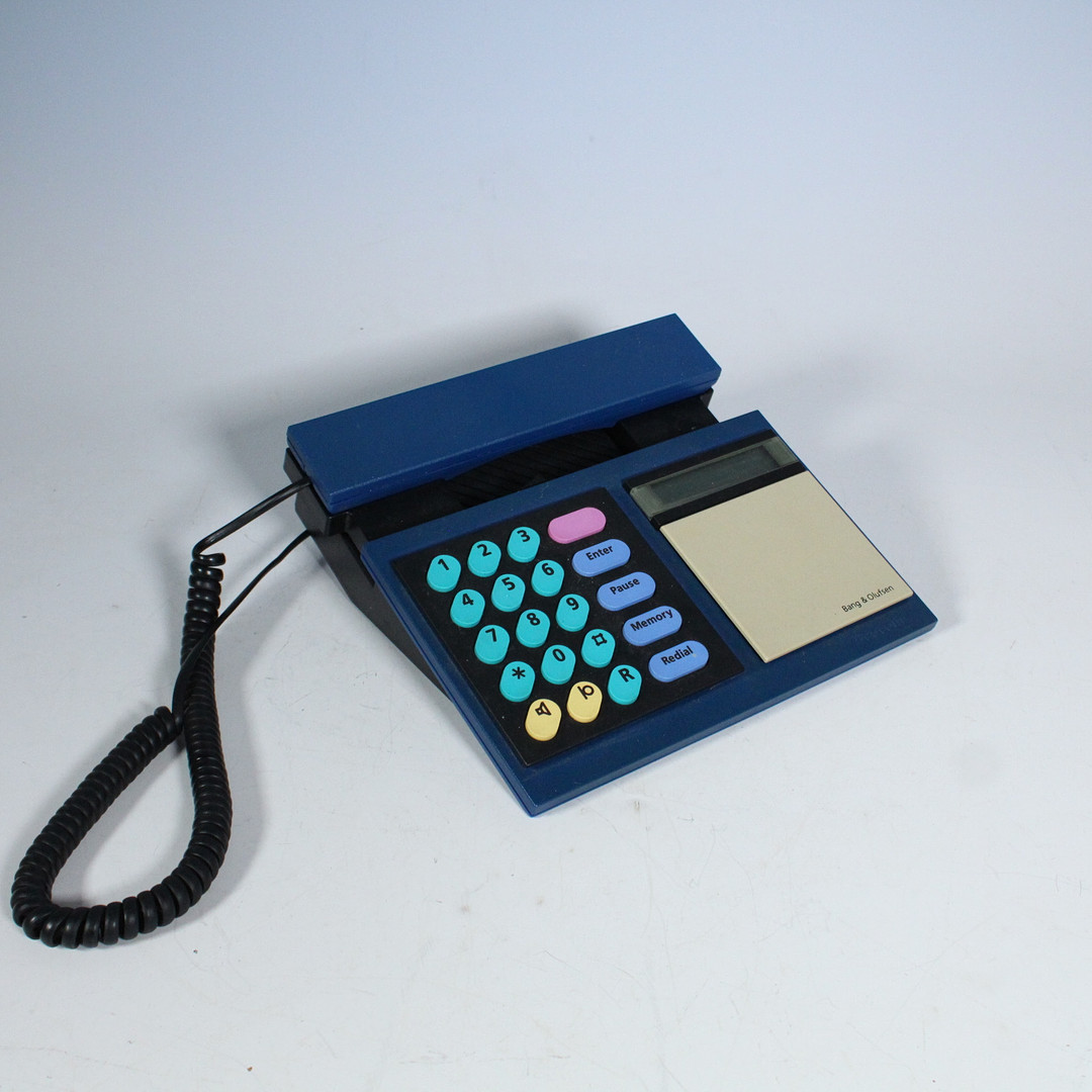 BANG & OLUFSEN. Design: Lone und Gideon Lindinger-Loewy, Telefon, Modell 'Beocom 2000', Entwurf von 1986.