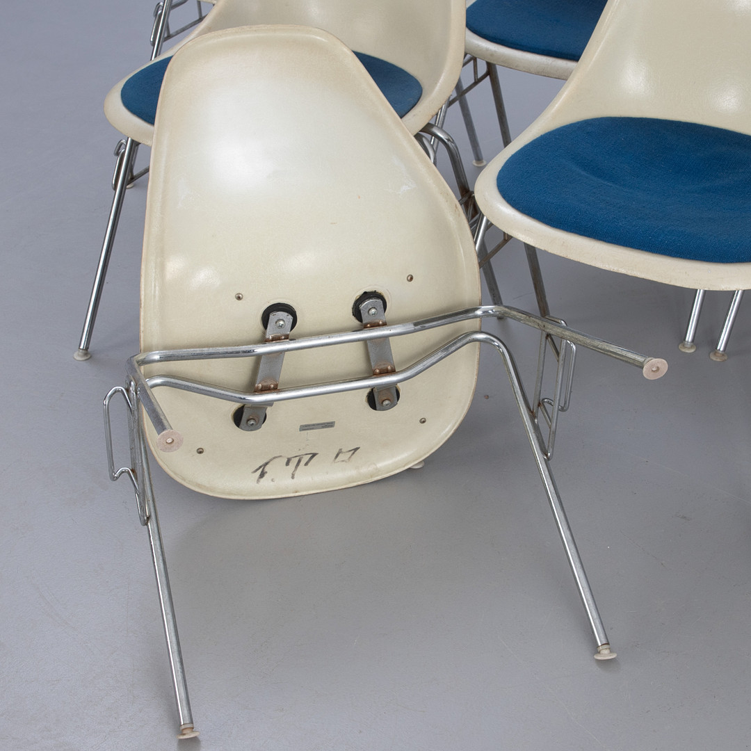 CHARLES & RAY EAMES. Herman Miller / Vitra, 12 Stapelstühle DSS.