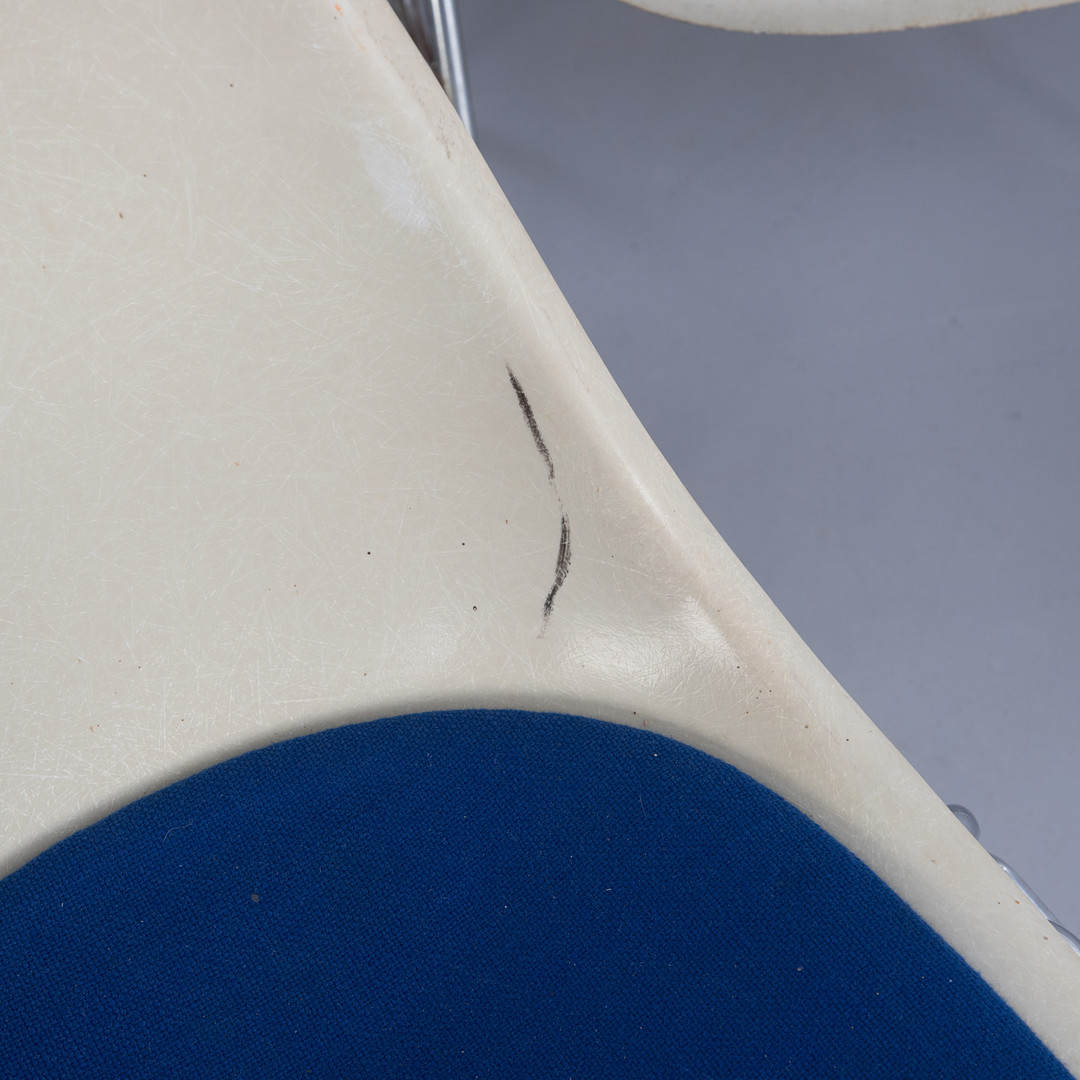 CHARLES & RAY EAMES. Herman Miller / Vitra, 12 Stapelstühle DSS.