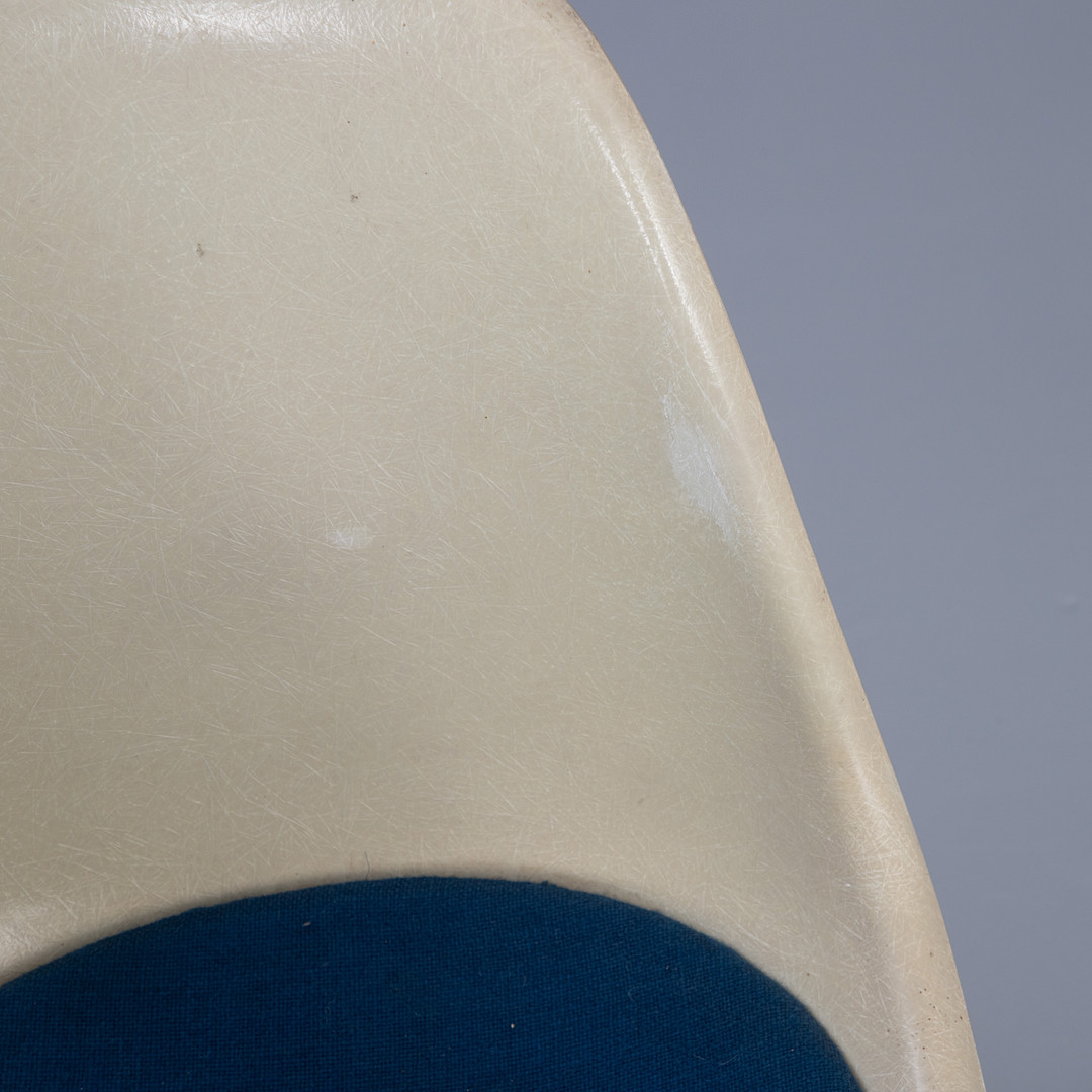 CHARLES & RAY EAMES. Herman Miller / Vitra, 12 Stapelstühle DSS.
