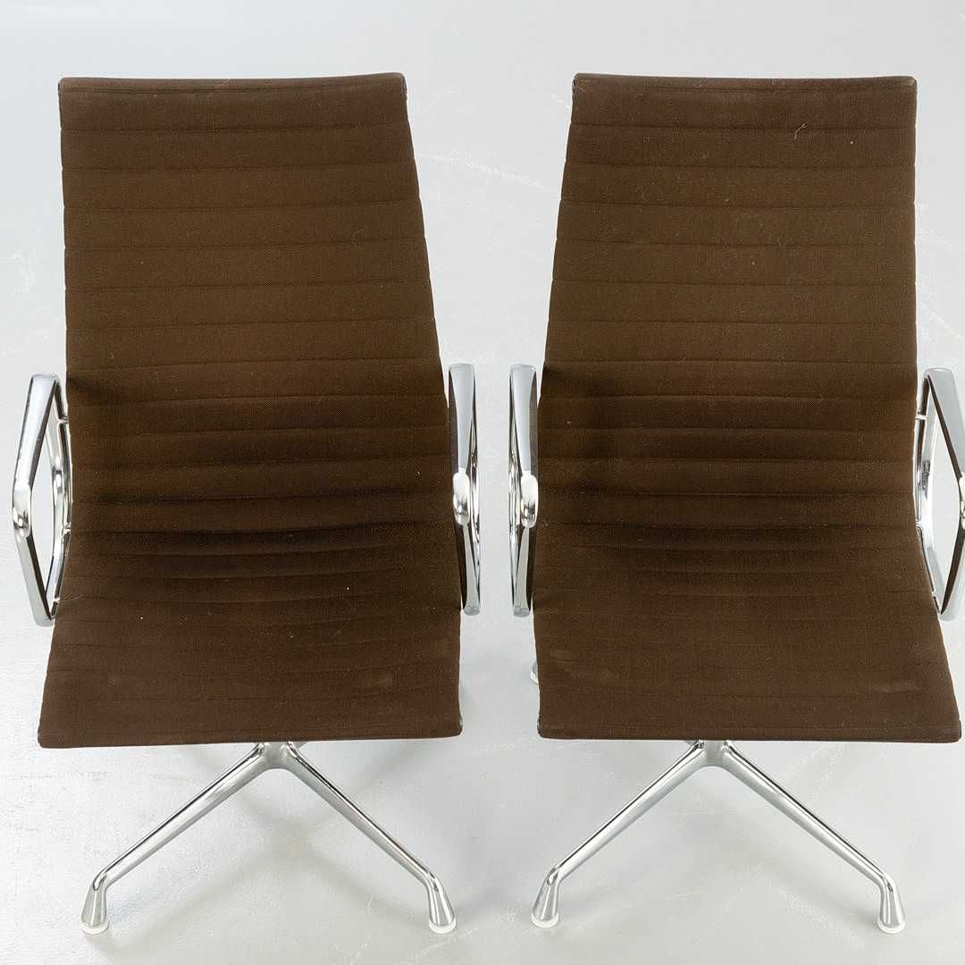 CHARLES & RAY EAMES. Herman Miller. 2 Aluminium Chairs